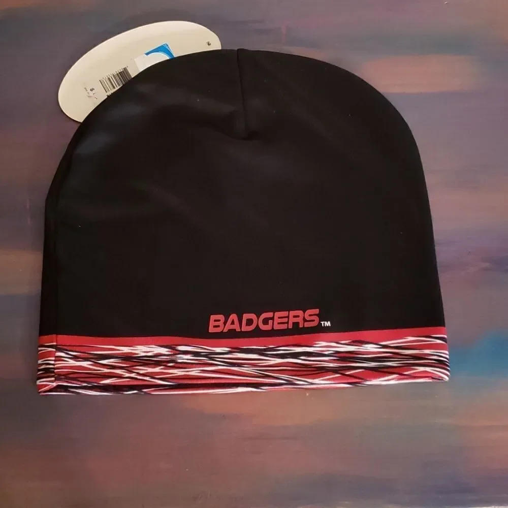 NWT Wisconsin Badgers Fleece Lined Nylon Skull Cap